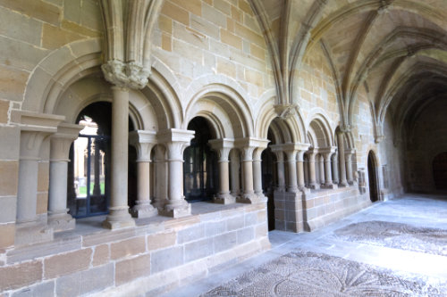 Portada de la sala capitular de la Oliva desde el norte